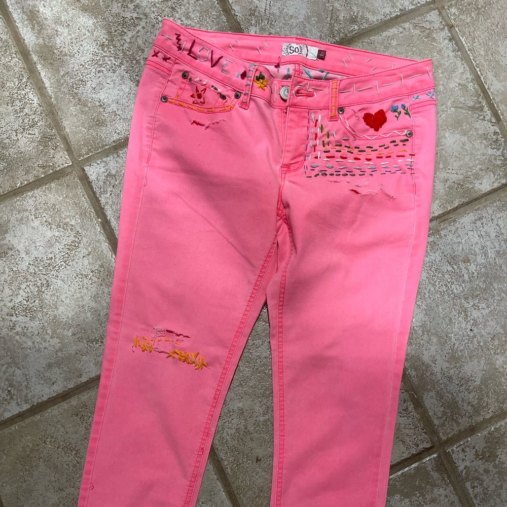 Cute, bright pink jeans, added embroidery touches & distressed…cute cute - Picture 2 of 6